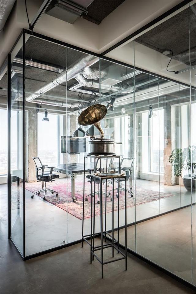 办公空间：阿姆斯特丹娱乐企业办公室设计